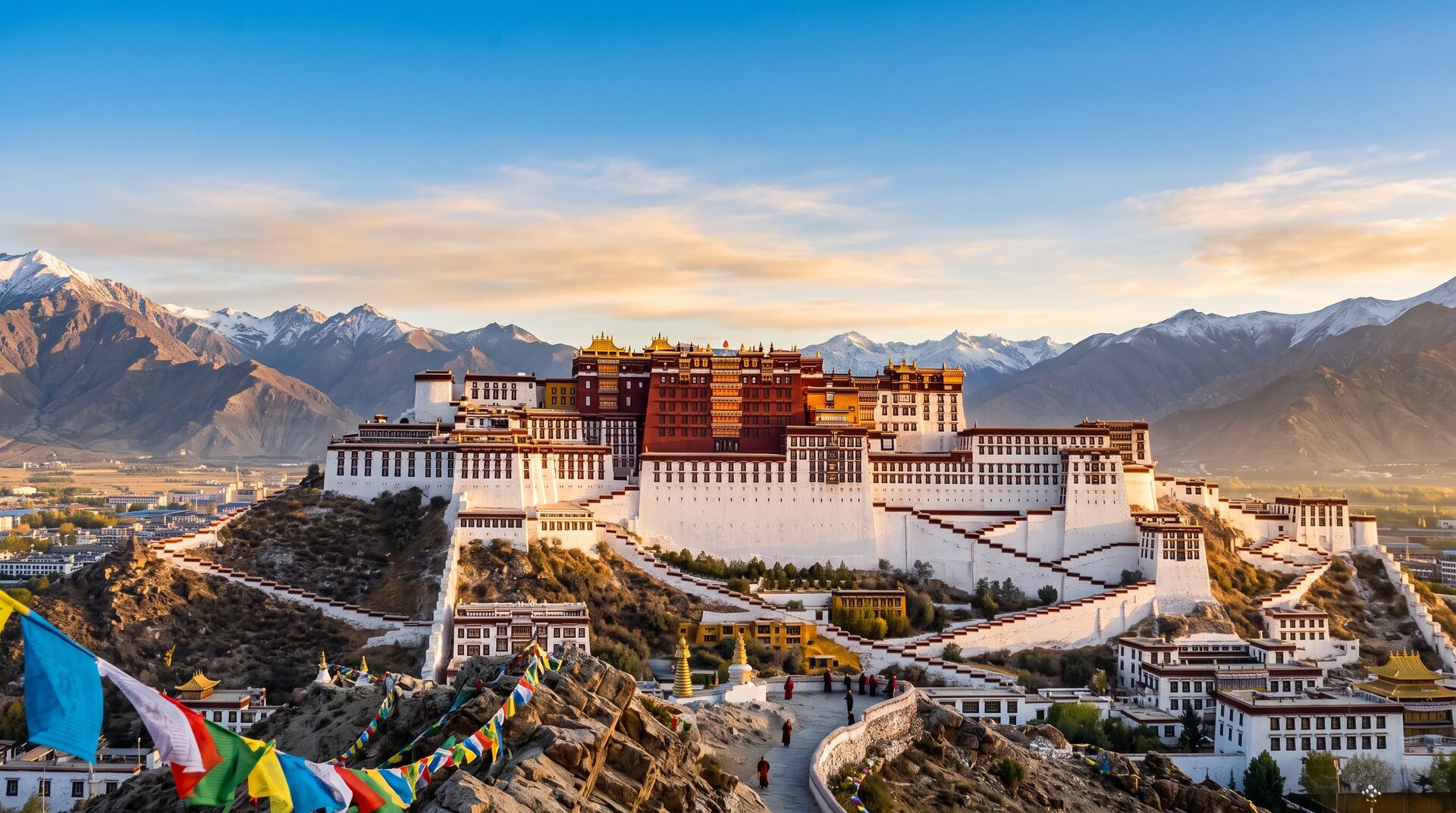 Il Palazzo del Potala e il Tempio del Jokhang: I Piloni della Fede Tibetana
